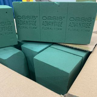 Xốp cắm hoa Oasis Loại 1 cải tiến - không vỡ - thấm hút và giữ nước tốt.