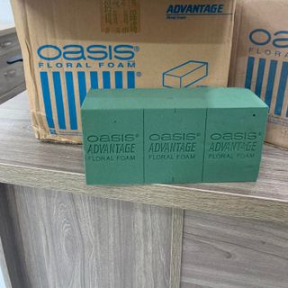 Xốp cắm hoa Oasis Loại 1 cải tiến - không vỡ - thấm hút và giữ nước tốt.
