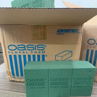 Xốp cắm hoa Oasis Loại 1 cải tiến - không vỡ - thấm hút và giữ nước tốt.