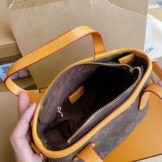 Túi xách quảng châu Quai Xách Kèm Khăn Full 2 Box - 07B3592 (Chuyên sỉ túi xách sll, balo, ví, thắt lưng, túi Laptop)