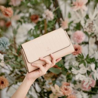 Ví da nữ cầm tay nắp gập phối màu basic YUUMY Seasand YV86