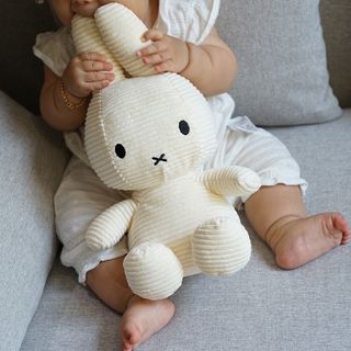 Gấu bông Thỏ Miffy dễ thương, gấu bông cho bé sơ sinh size TO 33cm chất liệu bông nhung mịn