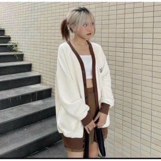 Áo Khoác Cardigan Hoạt Hình Phối Viền Nâu Form Hàn Quốc Xinh Xắn. giá sỉ - giá bán buôn