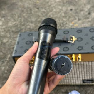 Loa Xách Tay Bluetooth TW318- Thiết Kế Sang Trọng, Âm Thanh Sóng Động Chất Lượng Cao, Tặng Kèm 2 Micro Không Dây