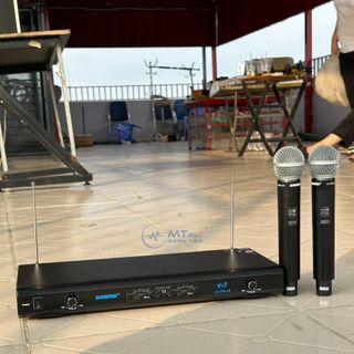 Micro không dây UT-2Plus - Điều Chỉnh 2 Micro Riêng Biệt, Âm Thanh Chất Lượng, Karaoke, Hội Nghị Giá Rẻ.