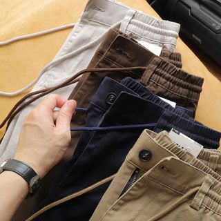 Quần short nam kaki cao cấp lưng thun túi hộp vải dày dặn, co giãn tốt và mặc tôn dáng giá tận Xưởng Sỉ Chỉ Từ 1 Ri