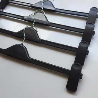 Móc nhựa kẹp quần big size dài 40cm cứng cáp.