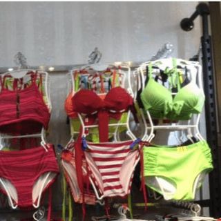 Móc nhựa treo bikini - móc treo đồ bơi.