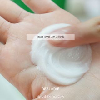 SỮA RỬA MẶT TRÀM TRÀ DERLADIE