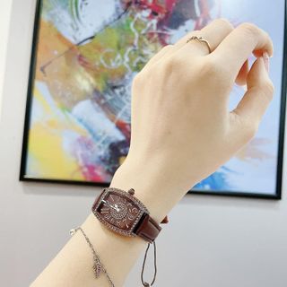 Đồng hồ GUOU 8200 bé dây da mặt đồng hồ nhỏ rất phù hợp với phái nữ