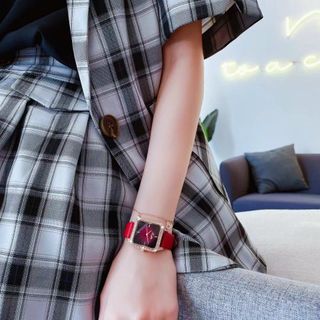 Đồng hồ nữ SCOTTIE 9090 viền đính đá có dây da dành cho các quý cô