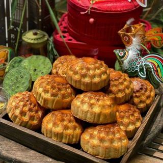 BÁNH TRUNG THU THẬP CẨM GÀ QUAY THƯỢNG HẠNG - WINNIE HOUSE