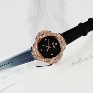 Đồng hồ nữ SCOTTIE 9123 viền đính đá có dây da dành cho các quý cô giá sỉ