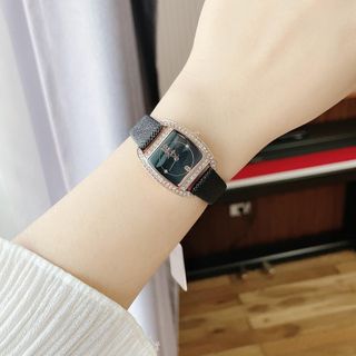 Đồng hồ nữ SCOTTIE 9094 viền đính đá có dây da dành cho các quý cô