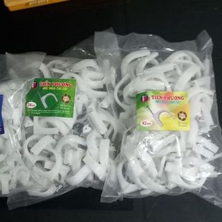 Móc nhựa loại 21mm dùng cố định ống thoát nước