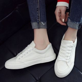 Giày Thể Thao Nam 2 Màu Trắng/Đen Basic Vải Canvas. Đế bằng phong cách Hàn Quốc, thể thao năng động