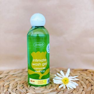 Dung Dịch Vệ Sinh Phụ Nữ Intimate Cúc La Mã ZIAJA Dịu Nhẹ Giúp Làm Sạch Và Khử Mùi Hôi 200ml