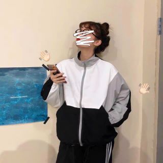 Áo khoác dù phối .logo in . Chất dù xịn 2 lớp