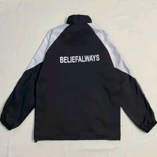 Áo khoác dù phối màu .logo in. Chất dù 2 lớp .2 size L và xI .