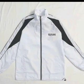 Áo khoác dù phối màu .logo in. Chất dù 2 lớp .2 size L và xI .