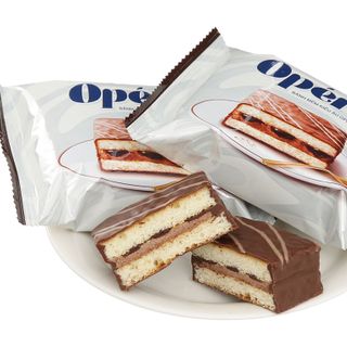 Hộp bánh bông lan kiểu âu vị socola Orion Opéra 168g ( 6 gói)