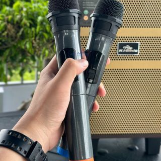 Loa Karaoke Kiomic K32 - Loa Xách Tay Bluetooth Cao Cấp Giá Rẻ Bass 20Cm Chất Âm Mạnh Mẽ Uy Lực Tặng Kèm 2 Micro Không Dây và Kẹp Điện Thoại L7 Bảo Hành 6 Tháng
