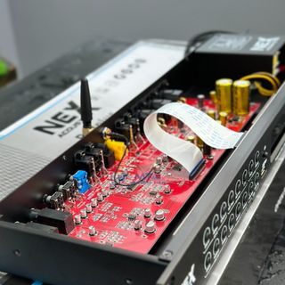 Vang Cơ Lai Số Nex P12Pus - Vang Cao Cấp Giá Rẻ, Tặng Cặp Dây Canon Ra Hoa Sen, Chống Hú Vượt Trội, Âm Thanh Trong Trẻo, Bảo Hành 6 Tháng