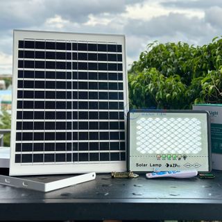 Đèn 100W Năng Lượng Mặt Trời AZPro - Đèn Cao Cấp Giá Rẻ Ánh Sáng Mạnh Không Hại Mắt Chống Nước IP67 Sử Dụng Liên Đến 7 - 8 Giờ Dùng Bền Bỉ Lâu Dài