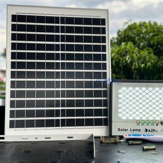 Đèn 100W Năng Lượng Mặt Trời AZPro - Đèn Cao Cấp Giá Rẻ Ánh Sáng Mạnh Không Hại Mắt Chống Nước IP67 Sử Dụng Liên Đến 7 - 8 Giờ Dùng Bền Bỉ Lâu Dài