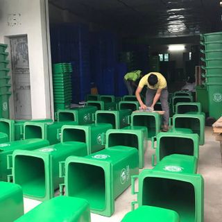 Thùng rác 240L nhựa HDPE nắp đậy kín có bánh xe di chuyển dễ