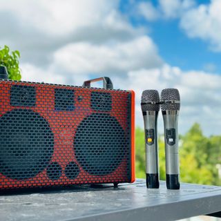 Loa Bluetooth K6 - Loa Karaoke Cao Cấp Giá Rẻ, Âm Thanh Sống Động Chất Lượng, Âm Bass Trầm Sâu Chắc, Tặng Kèm 2 Micro Không Dây Cao Cấp, Bảo Hành 12 Tháng.