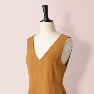 Jumsuit Cổ Tim Sát Nách-KTS231106