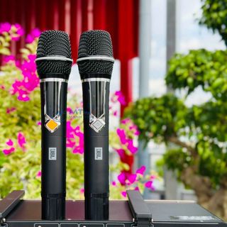 Micro Karaoke VM2700 UHF Siêu Độc Đáo Với Đèn LED RGB và Micro Hát Nhẹ, Hút Tiếng, Chống Hú Rít