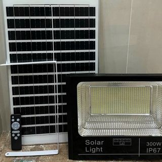 Đèn năng lượng mặt trời 300W cao cấp giá sỉ, Khổ đèn lớn, sáng mạnh