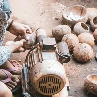 Bộ sản phẩm bát dừa 2 (4 gáo dừa, 4 muỗng dừa, 4 ống hút tre, 1 cọ rửa, túi tote)