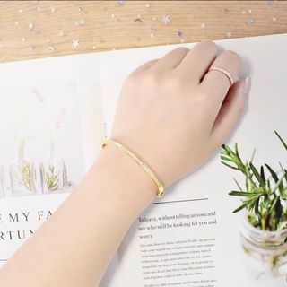 🌺Vòng tay titan 1 hàng đá không đen không gỉ✅