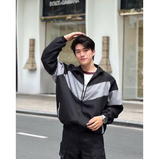 Áo khoác dù TEELAB cổ trụ phối thân và túi như hình. Giá sỉ - giá bán buôn