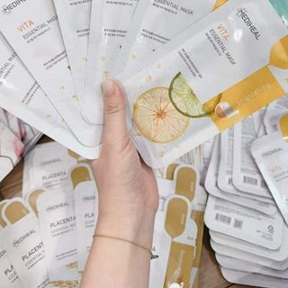 Mask mediheal màu vàng