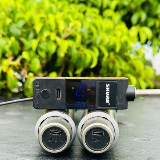 Micro Không Dây Đa Năng Shure SM-819 - Micro Karaoke Cao Cấp Tích Hợp Sạc Pin Trực Tiếp Ngay Trên Micro, Âm Thanh Mượt Mà Bắt Sóng Lên Đến 25m Chuyên Dùng Cho Loa Kéo, Vang, Amply Giá Cực Rẻ Nhất 2024
