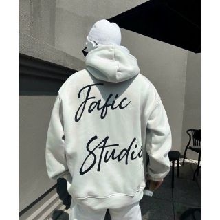 Áo hoodie tay phồng hình in nổi Fafic Studio nón 2 lớp vải chính from 75kg. Giá sỉ - giá bán buôn