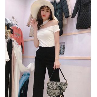 ÁO PHÔNG NỮ CÁCH ĐIỆU HỞ VAI THỜI TRANG
