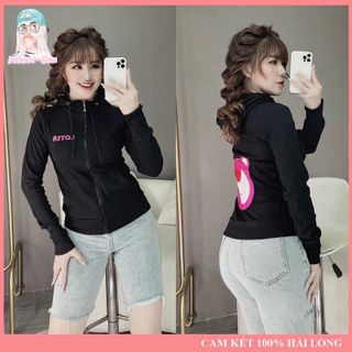 Áo Khoác Nữ Gấu Dâu Chữ Thêu Lưng To Chất Liệu Thun Gân Tay Xỏ Ngón Freesize Dưới 55kg