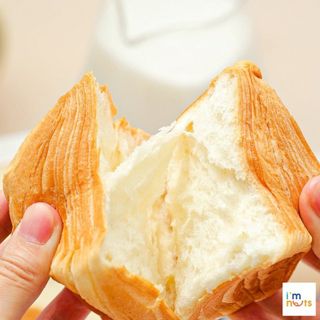Bánh mì Sandwich bơ sữa ngàn lớp con bò Đài Loan túi 210g