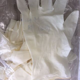 Găng tay y tế cao su có bột