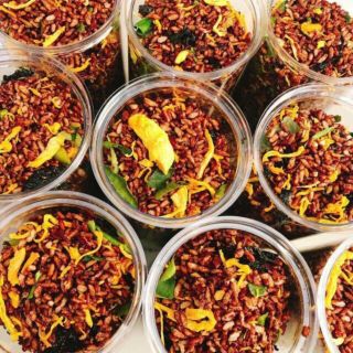 GẠO LỨC RONG BIỂN KHÔ GÀ LÁ CHANH MÓN MỚI 300G - WINNIE HOUSE