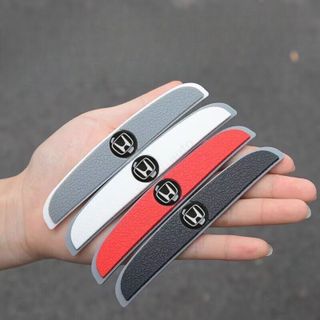 (4 Màu) Bộ 4 miếng dán chống va đập chống trầy va chạm logo hãng ô tô 4 màu chất liệu PVC chống va đập