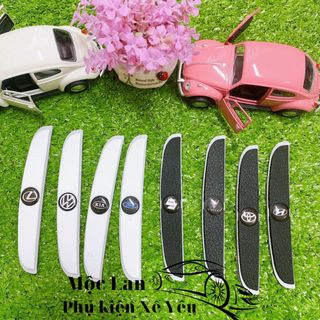 (4 Màu) Bộ 4 miếng dán chống va đập chống trầy va chạm logo hãng ô tô 4 màu chất liệu PVC chống va đập