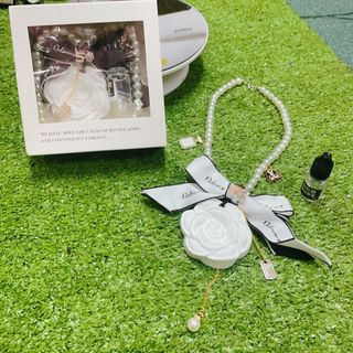 Khánh treo ô tô-Dây treo trang trí,tinh dầu thơm khử mùi ô tô hình Hoa trà,cao cấp treo gương chiếu hậu
