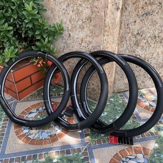 Bọc vô lăng da bò thật kiểu dáng Dcut size 36cm - Bao tay lái ô tô Vân Carbon Dành Cho Dòng Xe Mới Nhất Và Vinfast VF34