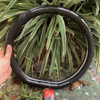 Bọc vô lăng da bò thật kiểu dáng Dcut size 36cm - Bao tay lái ô tô Vân Carbon Dành Cho Dòng Xe Mới Nhất Và Vinfast VF34